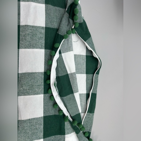 Pillow Cases w/Pom-poms Decor Throw Pillow Covers Set of 2 for Sofa Couch 12x20 - Picture 4 of 4